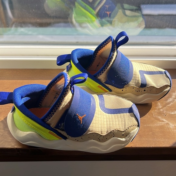 Boy 23/7 Jordan US size 8 - Picture 2 of 6